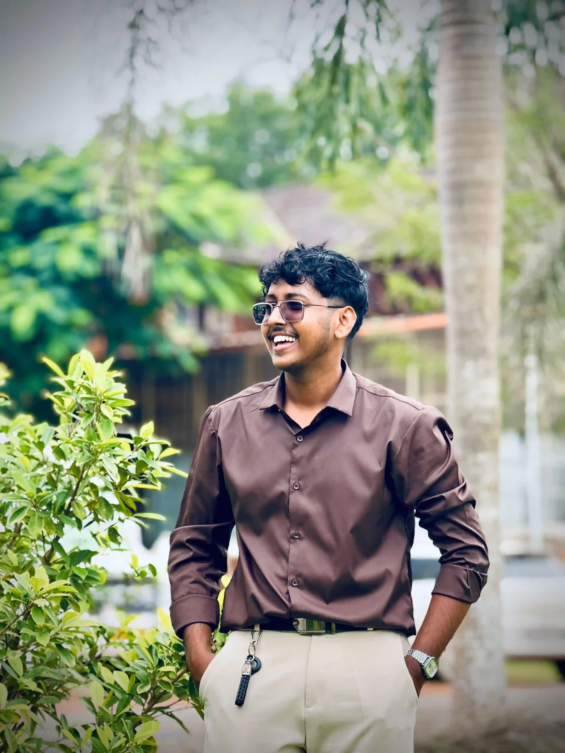 a person of Bachelor degree in electronics with Creativity leap into Digital Marketing